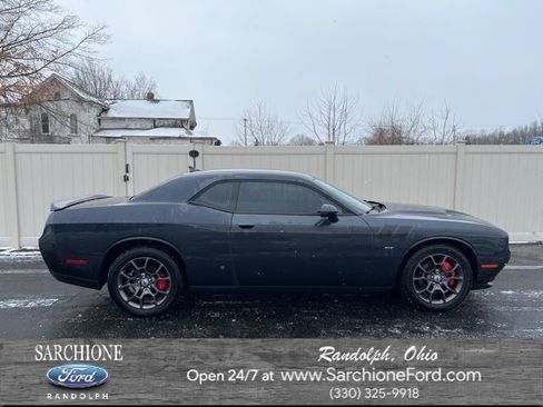 Used 2018 Dodge Challenger GT image 1
