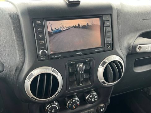 Used 2015 Jeep Wrangler Unlimited Rubicon w/ Dual Top Group AWD/4WD image 33