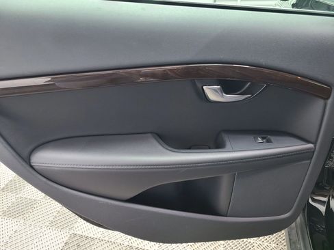 Used 2013 Volvo XC70 3.2 image 37