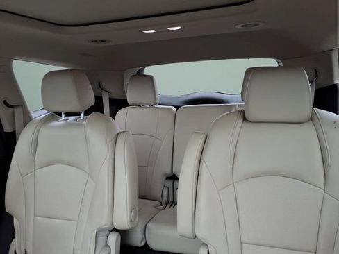 Used 2020 Buick Enclave Premium w/ Sun and Sites Package FWD image 17
