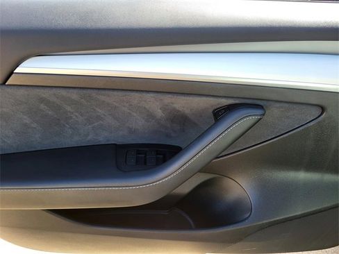 Used 2023 Tesla Model 3 Standard Range image 15