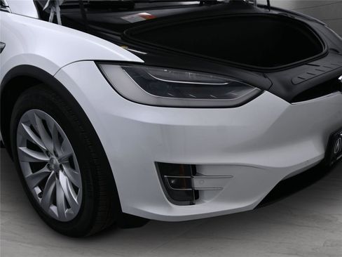 Used 2018 Tesla Model X P100D image 26