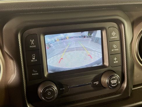 Used 2018 Jeep Wrangler Unlimited Sport image 19