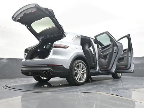 Used 2020 Porsche Cayenne S image 27