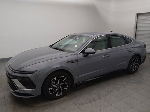 Used 2024 Hyundai Sonata SEL FWD image 2
