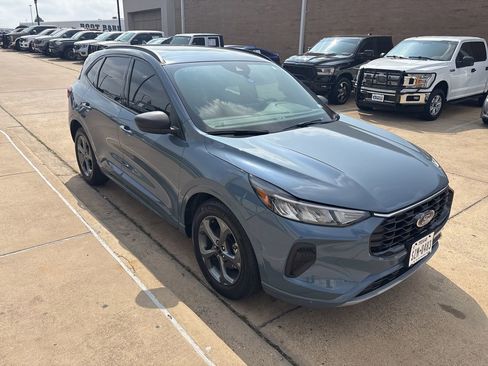 Used 2023 Ford Escape ST-Line w/ Tech Pack #1 FWD image 4