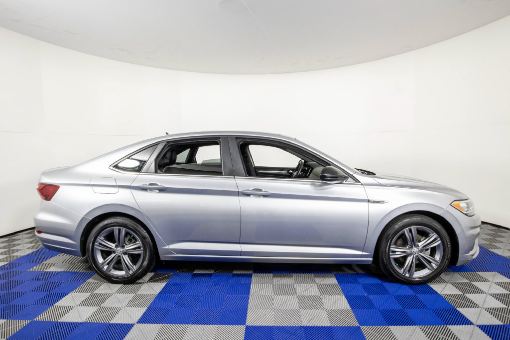 Used 2020 Volkswagen Jetta R-Line FWD image 5