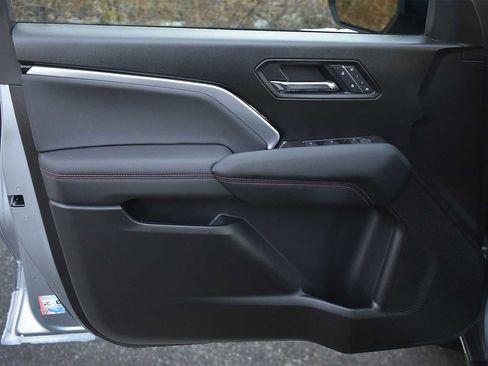 Used 2024 Chevrolet Colorado Z71 w/ Z71 Convenience Package 2 image 27