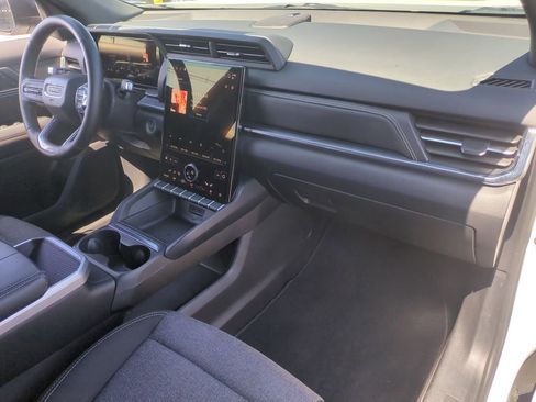 Used 2025 GMC Terrain Elevation AWD/4WD image 32