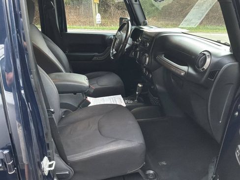 Used 2013 Jeep Wrangler Unlimited Sport AWD/4WD image 7