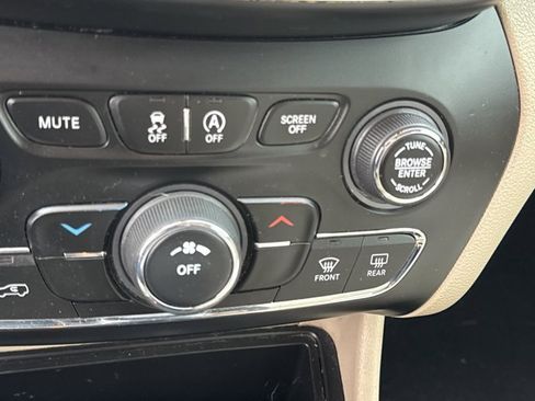 Used 2020 Jeep Cherokee Latitude image 26