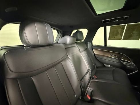 Used 2025 Land Rover Range Rover SE AWD/4WD image 31