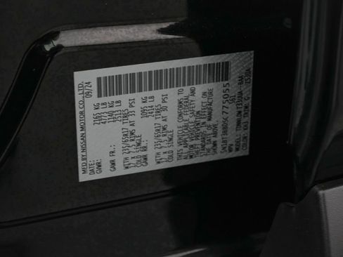 Used 2025 Nissan Rogue SV image 32