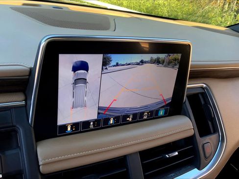 Used 2021 Chevrolet Tahoe Premier w/ Premium Package image 26