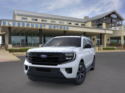 New 2026 Ford Expedition Active image 2