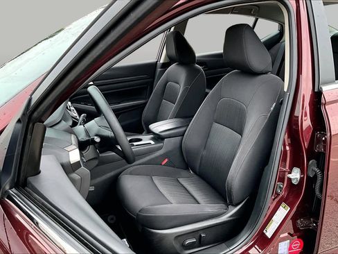 Used 2025 Nissan Altima 2.5 SV FWD image 8