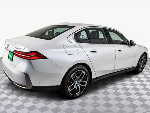 Used 2025 BMW i5 eDrive40i image 8