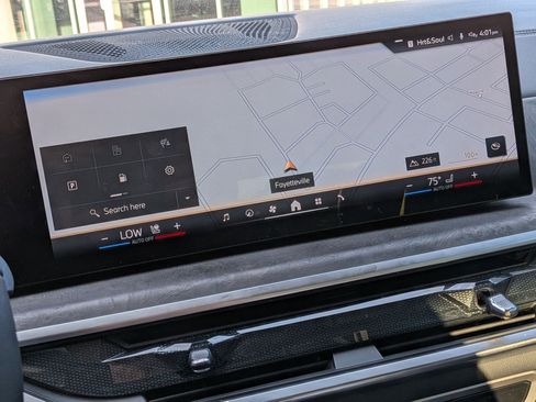 Used 2025 BMW X7 xDrive40i w/ Premium Package image 23