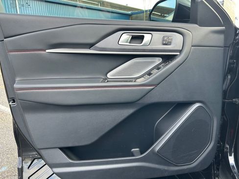 Used 2025 Ford Explorer ST image 22