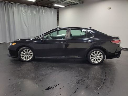 Used 2019 Toyota Camry LE image 5