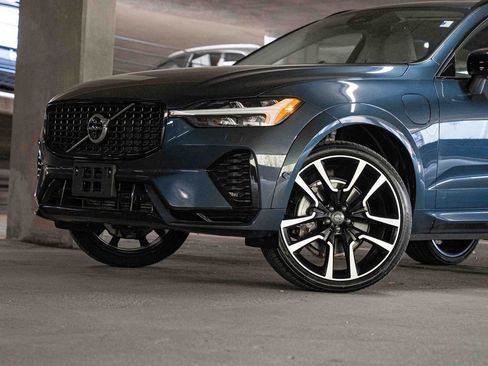 Certified 2025 Volvo XC60 T8 Ultra w/ Protection Package Premier AWD/4WD image 2