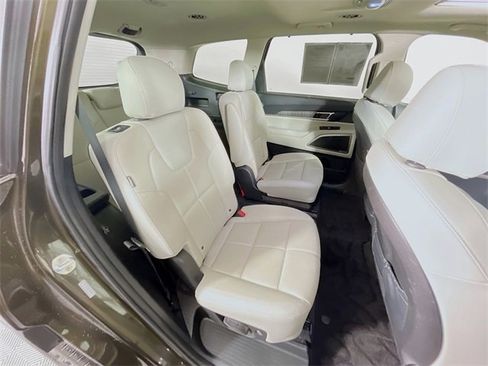 Used 2023 Kia Telluride EX w/ EX Captain's Chair Package image 31