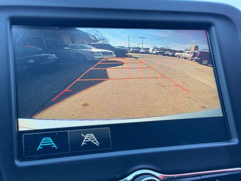 Used 2017 Chevrolet Malibu LT image 18