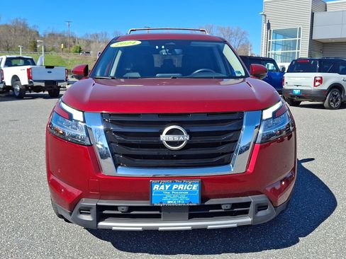 Used 2024 Nissan Pathfinder SL AWD/4WD image 2