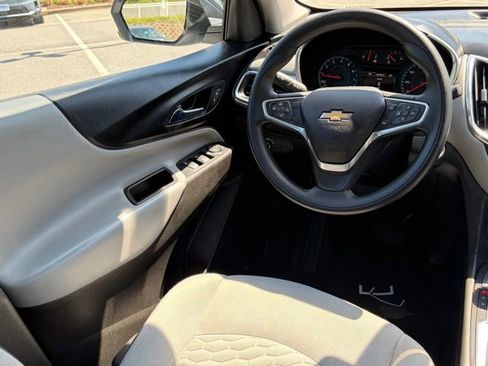 Used 2019 Chevrolet Equinox LS FWD image 28
