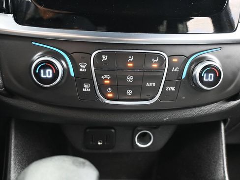 Used 2023 Chevrolet Traverse LT FWD image 27