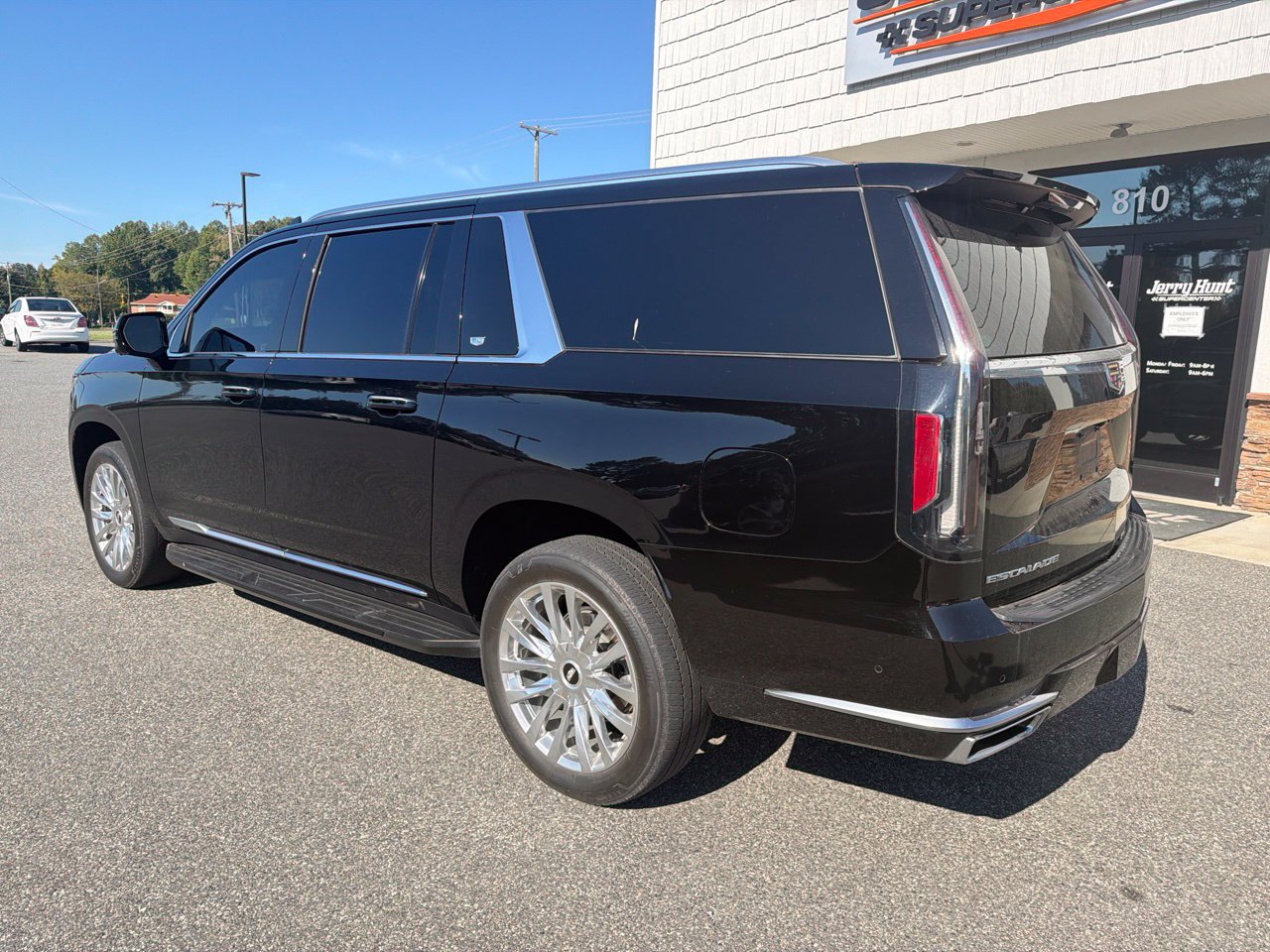 Used 2024 Cadillac Escalade ESV Premium Luxury AWD/4WD image 7