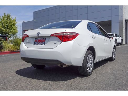Used 2018 Toyota Corolla LE FWD image 4