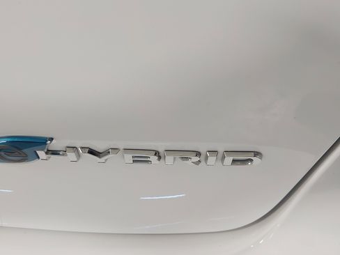 Used 2024 Chrysler Pacifica Select image 33