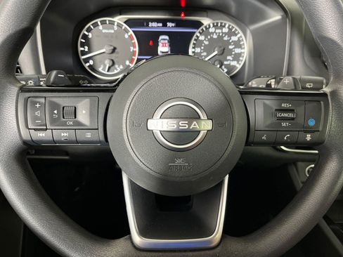 Used 2023 Nissan Rogue SV image 12
