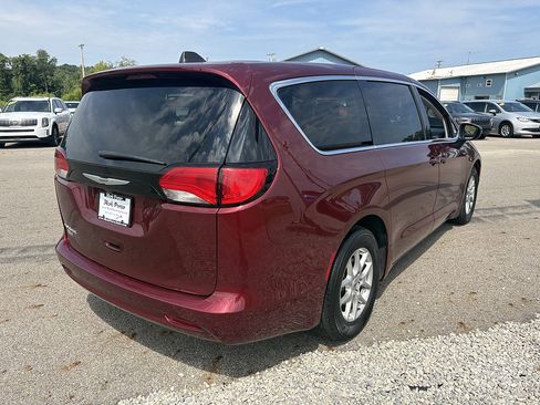 Used 2023 Chrysler Voyager LX FWD image 5