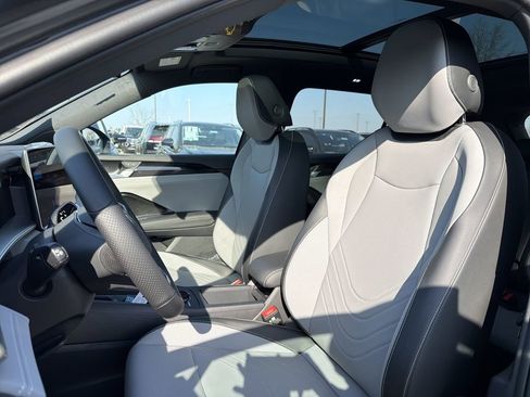 New 2026 Volkswagen Tiguan SE R-Line FWD image 12