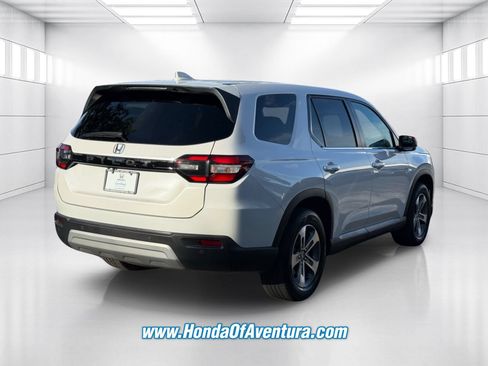 Certified 2025 Honda Pilot EX-L image 4
