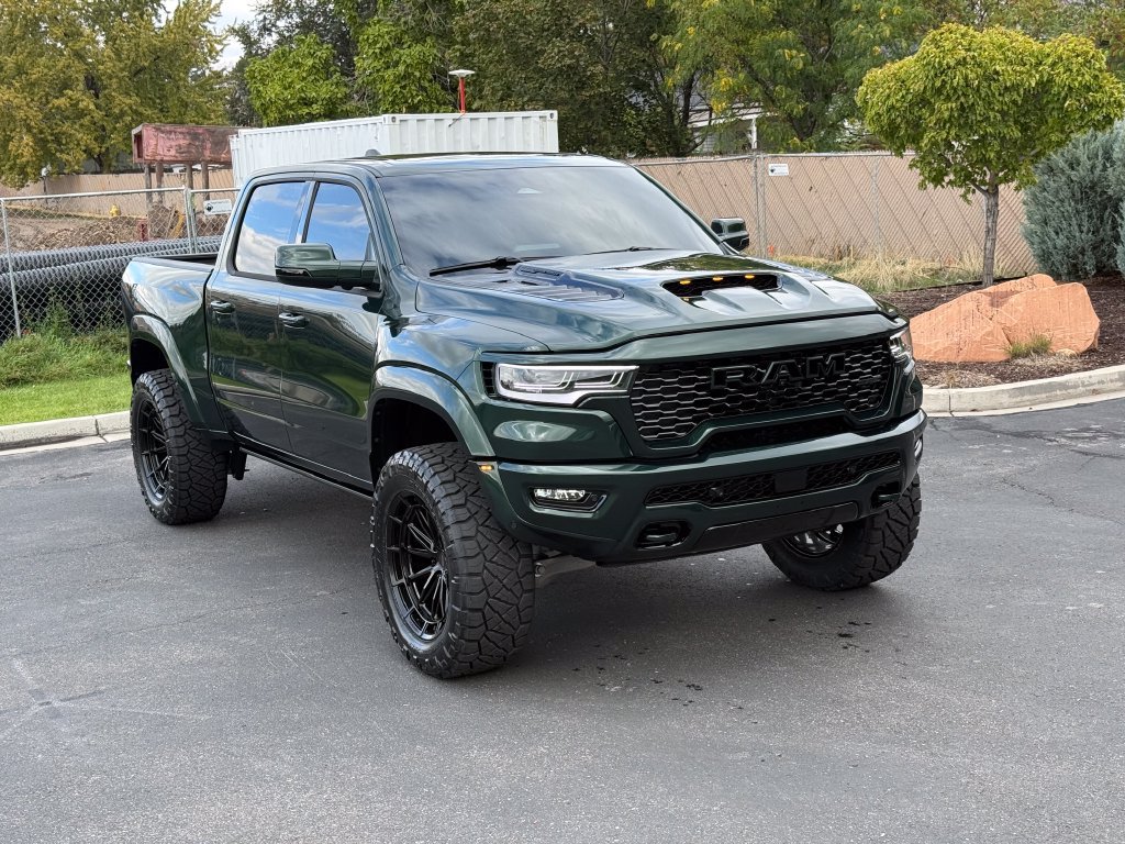 Used 2027 RAM 1500 4x4 Crew Cab image 2