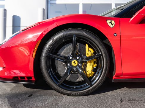 Certified 2022 Ferrari F8 Tributo Convertible image 3