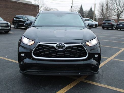 Certified 2023 Toyota Highlander XLE image 3