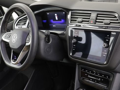 Certified 2023 Volkswagen Tiguan SE w/ Panoramic Sunroof Package AWD/4WD image 21