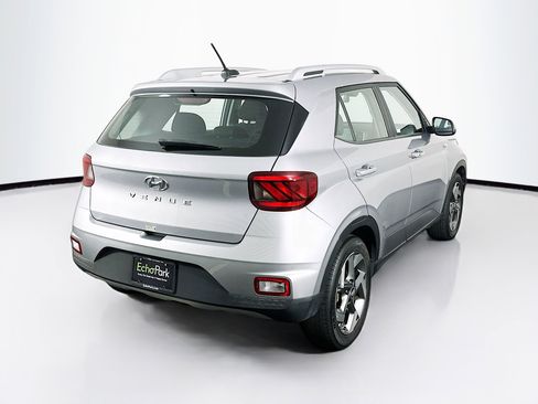 Used 2025 Hyundai Venue SEL FWD image 9