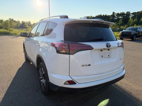 Used 2016 Toyota RAV4 LE FWD image 6