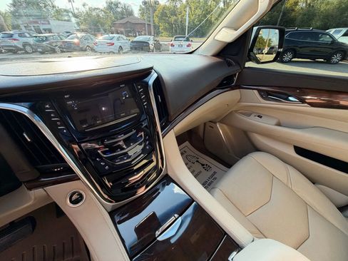 Used 2016 Cadillac Escalade Premium image 21