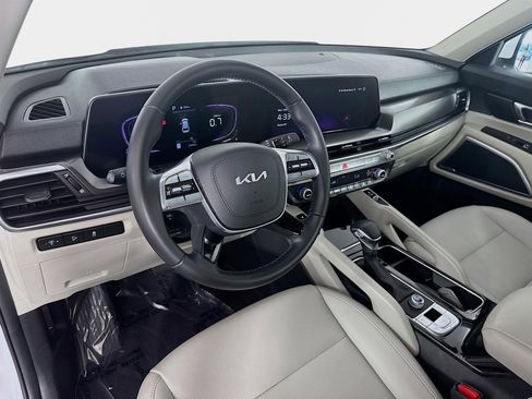 Certified 2024 Kia Telluride S image 9