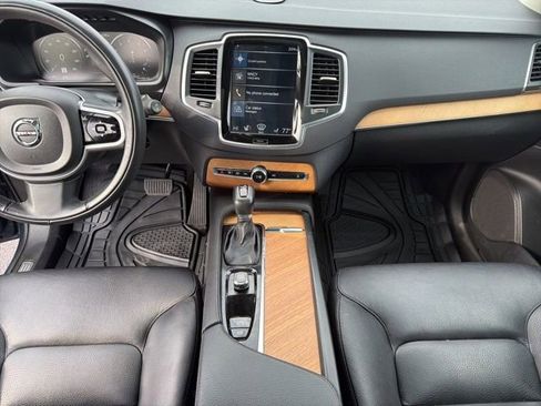 Used 2022 Volvo XC90 T6 Momentum w/ Climate Package image 18