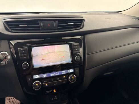 Used 2019 Nissan Rogue SV image 39