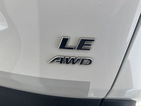 Used 2023 Toyota RAV4 LE AWD/4WD image 6