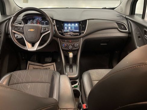 Used 2018 Chevrolet Trax LT w/ LT Convenience Package AWD/4WD image 13