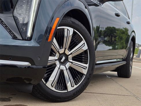 Used 2026 Cadillac Escalade IQ Luxury 2 w/ LPO, Floor Liner Package AWD/4WD image 8